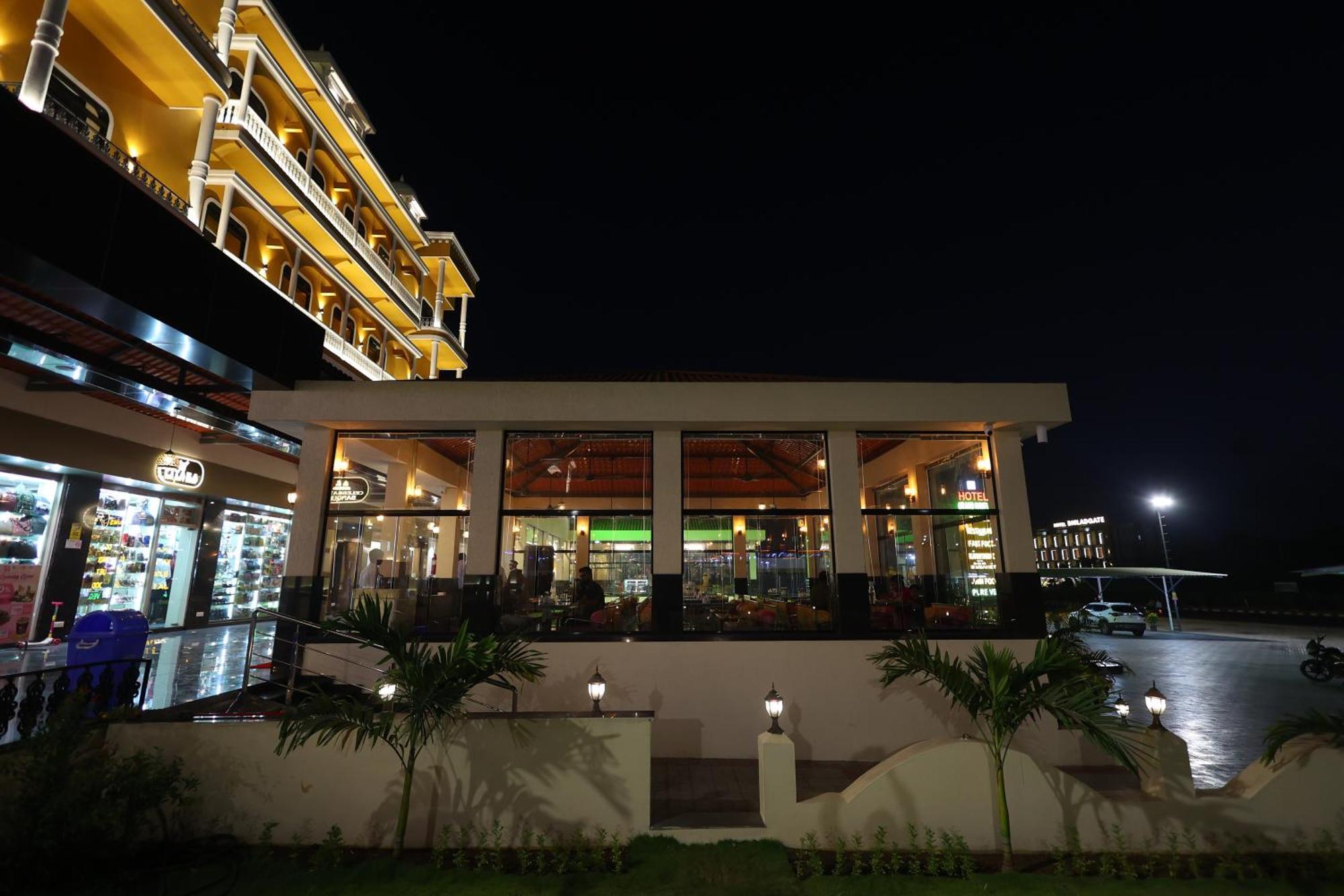 Hotel Grand Haveli Achad Esterno foto